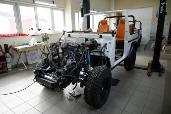 3-016-Convertible-Mercedes-250GD-DiamondWhite-085419