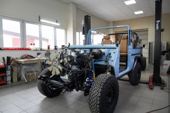 3-021-Convertible-Mercedes-GWagen-GulfBlue-088653