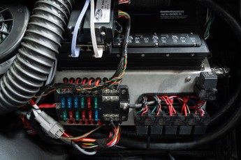 3-032-Convertible-Mercedes-250GD-DiamondWhite-085419