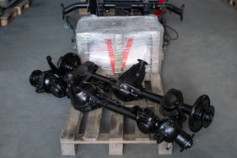 3-039-Convertible-Mercedes-250GD-DiamondWhite-085419