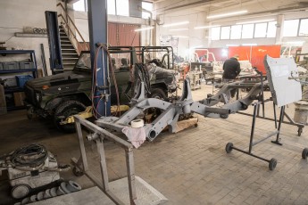 3-048-Custom-Mercedes-GWagon-White(031)-077676