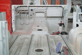 3-049-Convertible-Mercedes-250GD-DiamondWhite-085419