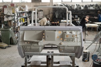 3-044-Custom-Mercedes-GWagon-VesuvioGrey-070041