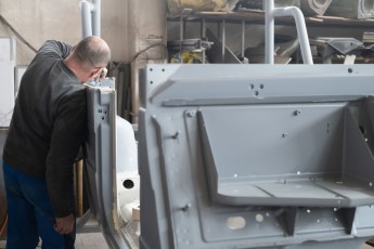 3-045-Custom-Mercedes-GWagon-VesuvioGrey-070041