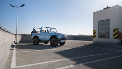 1-002-Vintage-Mercedes-GWagon-GulfBlue-078148