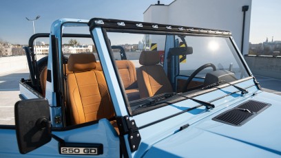 1-005-Vintage-Mercedes-GWagon-GulfBlue-078148