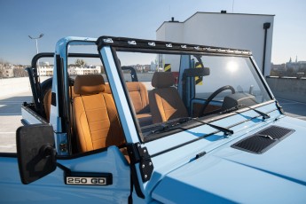 2B-043-Vintage-Mercedes-GWagon-GulfBlue-078148