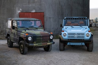 2C-002-Convertible-Mercedes-250GD-GulfBlue-078148