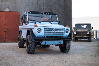 2C-006-Convertible-Mercedes-250GD-GulfBlue-078148