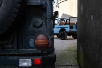 2C-009-Convertible-Mercedes-250GD-GulfBlue-078148