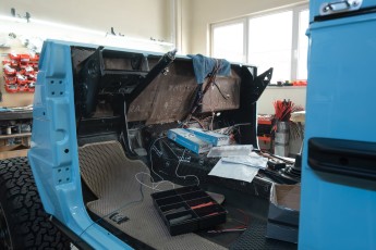 3-022-Vintage-Mercedes-GWagon-GulfBlue-078148