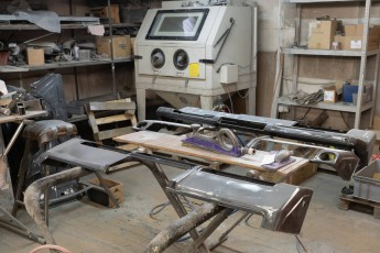 3-048-Vintage-Mercedes-GWagon-GulfBlue-078148