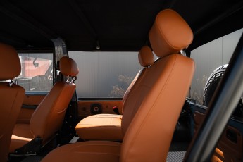 2B-017-Convertible-Mercedes-250GD-ChinaBlue-067270