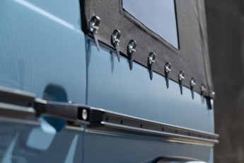 2B-026-Convertible-Mercedes-250GD-ChinaBlue-067270