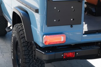 2B-030-Convertible-Mercedes-250GD-ChinaBlue-067270