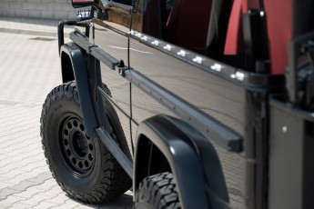2B-040-Custom-Mercedes-GWagon-ObsidianBlack-068611