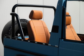 2B-076-Convertible-Mercedes-250GD-ChinaBlue-067270