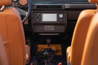 2B-079-Convertible-Mercedes-250GD-ChinaBlue-067270