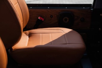 2B-080-Convertible-Mercedes-250GD-ChinaBlue-067270