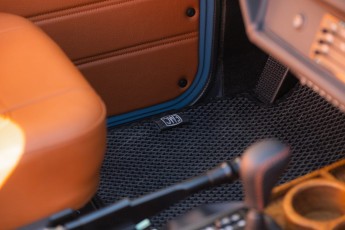 2B-081-Convertible-Mercedes-250GD-ChinaBlue-067270