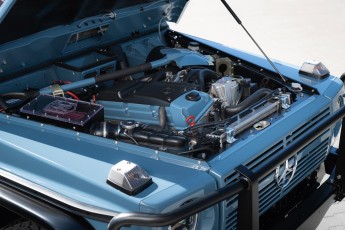 2B-083-Convertible-Mercedes-250GD-ChinaBlue-067270