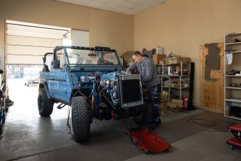 3-005-Convertible-Mercedes-250GD-ChinaBlue-067270