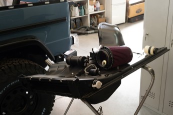 3-007-Convertible-Mercedes-250GD-ChinaBlue-067270