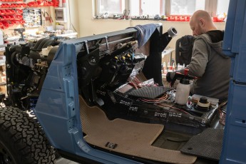 3-020-Convertible-Mercedes-250GD-ChinaBlue-067270