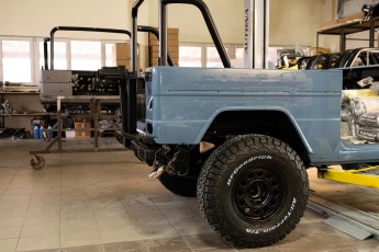 3-030-Convertible-Mercedes-250GD-ChinaBlue-067270