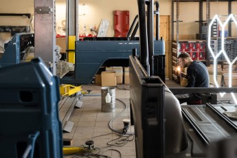 3-033-Convertible-Mercedes-250GD-ChinaBlue-067270