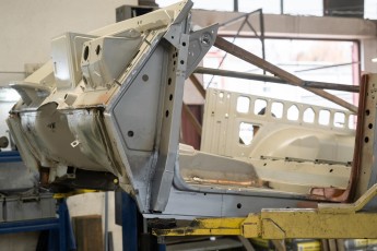 3-057-Convertible-Mercedes-250GD-ChinaBlue-067270