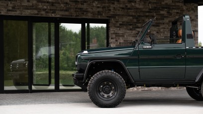 1-003-Convertible-Mercedes-250GD-RacingGreen-066918