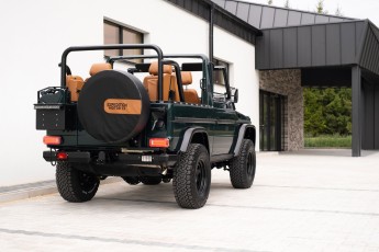 2B-015-Convertible-Mercedes-250GD-RacingGreen-066918