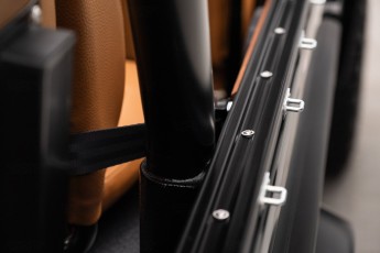 2B-032-Convertible-Mercedes-250GD-RacingGreen-066918