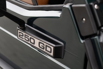 2B-035-Convertible-Mercedes-250GD-RacingGreen-066918