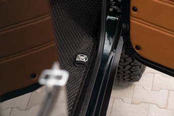 2B-062-Convertible-Mercedes-250GD-RacingGreen-066918