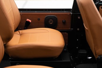 2B-072-Convertible-Mercedes-250GD-RacingGreen-066918