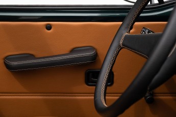 2B-080-Convertible-Mercedes-250GD-RacingGreen-066918