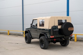 2B-105-Convertible-Mercedes-250GD-RacingGreen-066918a