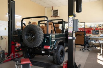 3-007-Convertible-Mercedes-250GD-RacingGreen-066918