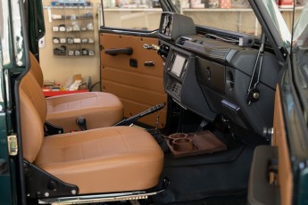 3-008-Convertible-Mercedes-250GD-RacingGreen-066918