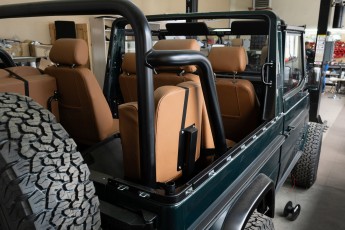 3-022-Convertible-Mercedes-250GD-RacingGreen-066918