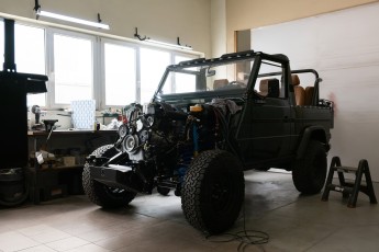 3-024-Convertible-Mercedes-250GD-RacingGreen-066918