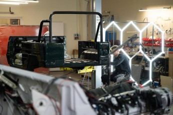 3-040-Convertible-Mercedes-250GD-RacingGreen-066918