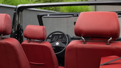 1-006-Convertible-Mercedes-250GD-ObsidianBlack-070785