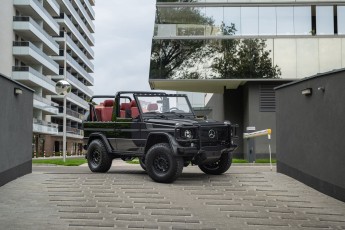 2B-004-Convertible-Mercedes-250GD-ObsidianBlack-070785