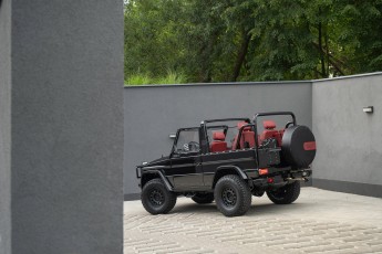 2B-008-Convertible-Mercedes-250GD-ObsidianBlack-070785