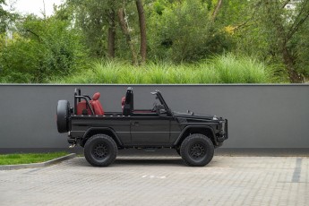 2B-012-Convertible-Mercedes-250GD-ObsidianBlack-070785