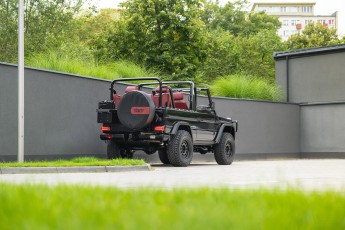 2B-013-Convertible-Mercedes-250GD-ObsidianBlack-070785