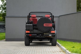 2B-015-Convertible-Mercedes-250GD-ObsidianBlack-070785